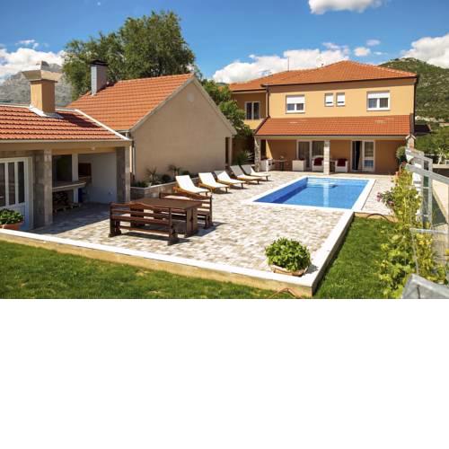 Jasena Majici Villa Sleeps 8 Pool WiFi
