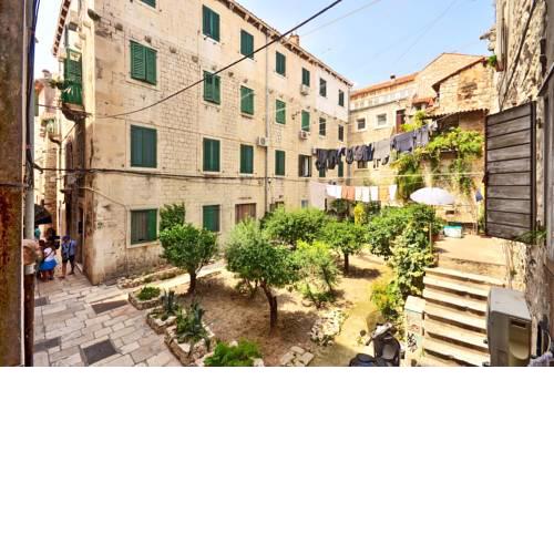 JR Luxury Guesthouse
