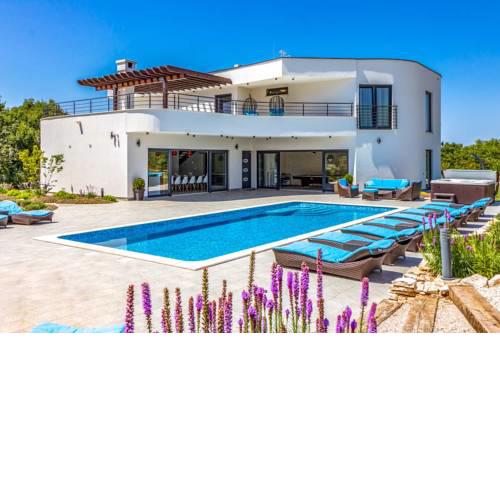 Jursici Villa Sleeps 14 Pool Air Con WiFi