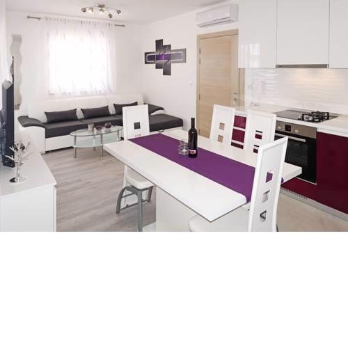New and modern apartment Karavona Bol