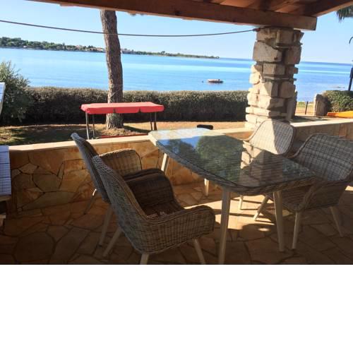 Karigador beach house
