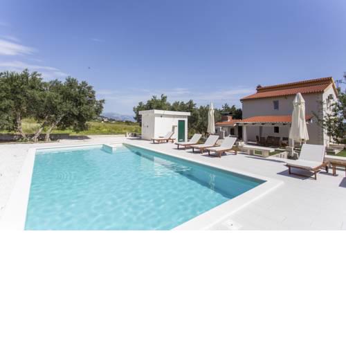 Kastel Luksic Villa Sleeps 8 Pool Air Con WiFi