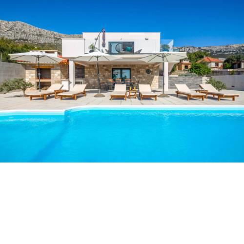 Kastel Sucurac Villa Sleeps 8 with Pool Air Con and WiFi