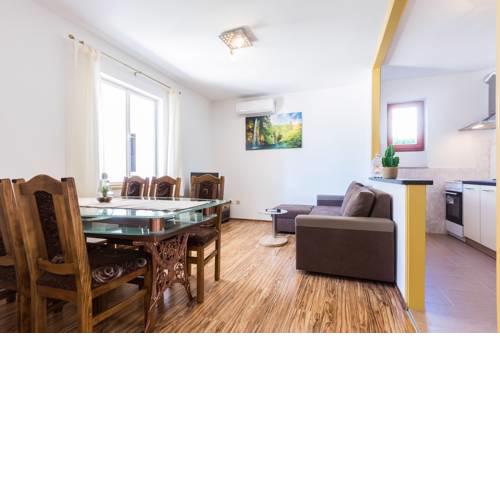 Kelava Apartments & Rooms