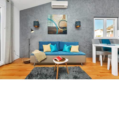 Kira Apartment