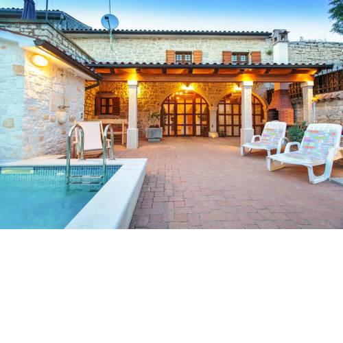 Klostar Villa Sleeps 5 Pool WiFi