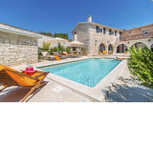 Klostar Villa Sleeps 8 Pool Air Con WiFi