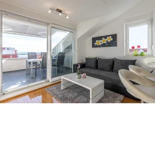 Knez, sea view ap close to the beach