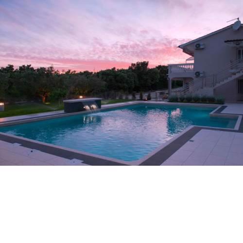 Koromacno Villa Sleeps 12 Air Con