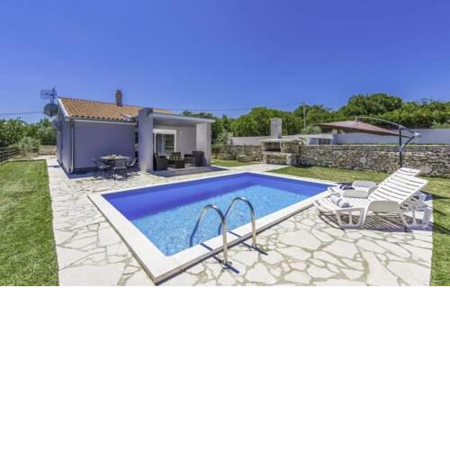 Krasa Villa Sleeps 4 with Pool Air Con and WiFi