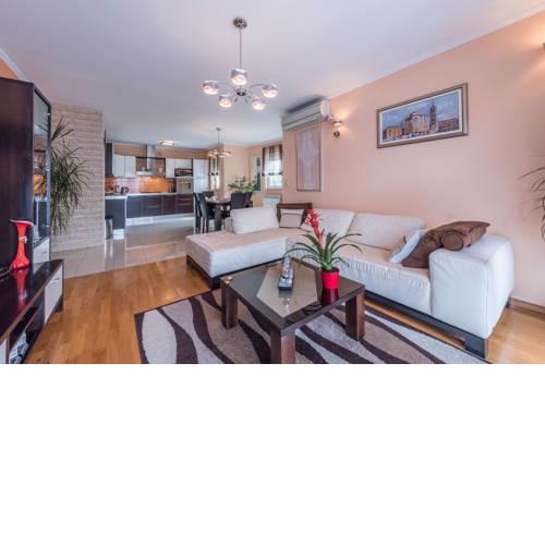 Kristina Apartments