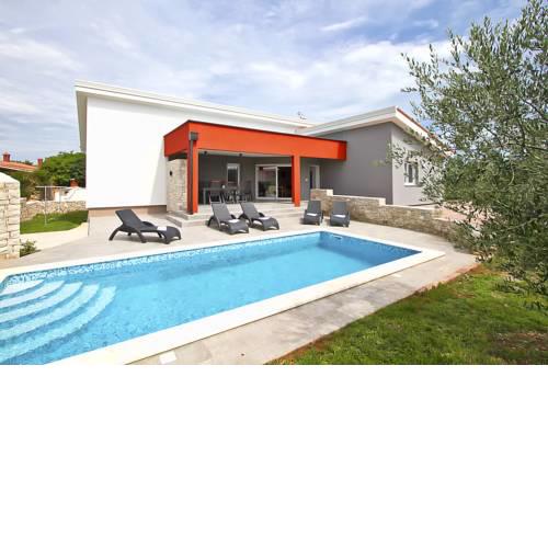 Krnica Villa Sleeps 9 Pool Air Con WiFi