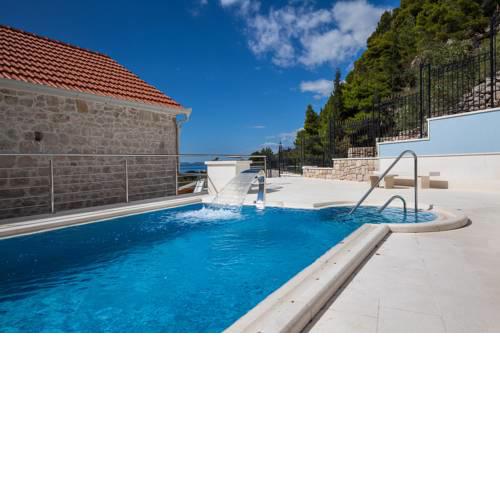 Krzanici Villa Sleeps 10 with Pool Air Con and WiFi
