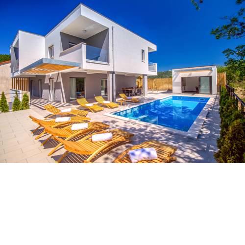 Kucice Villa Sleeps 8 Pool Air Con WiFi