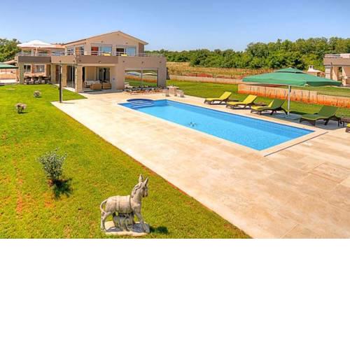 Kujici Villa Sleeps 10 Pool Air Con