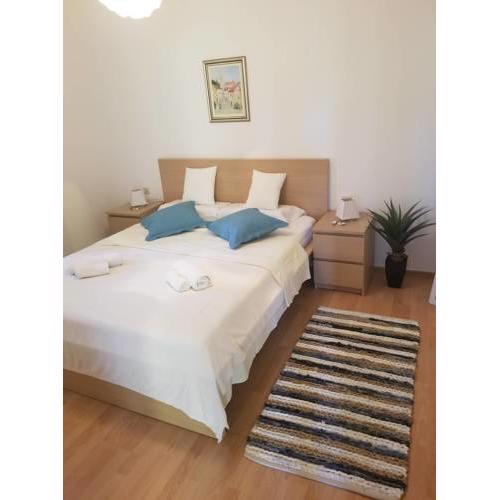 Apartment DIANA - Great Location, Cosy 2 Bedroom, 2 Bathroom apt