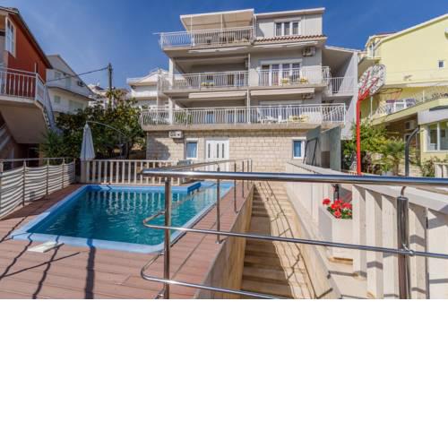 La Bodega Apartments