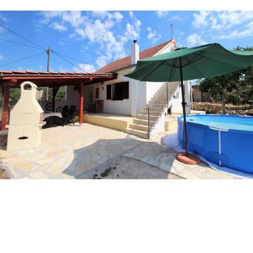Cozy Holiday Home in Skradin with a Private Pool