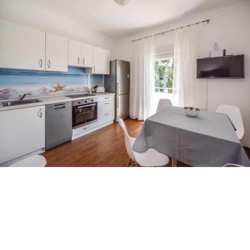 LaMaMa Apartment