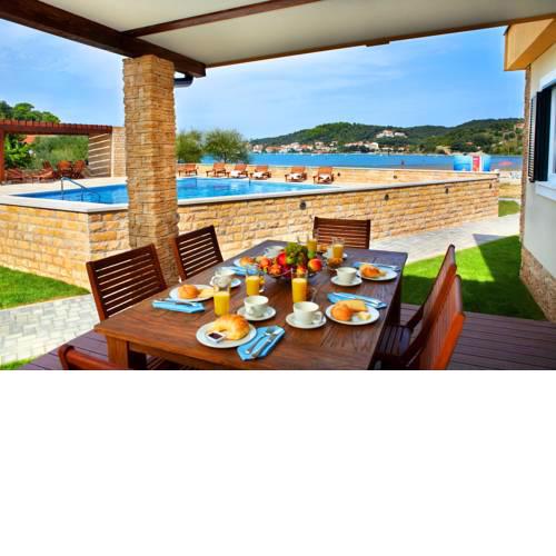 Lando Resort