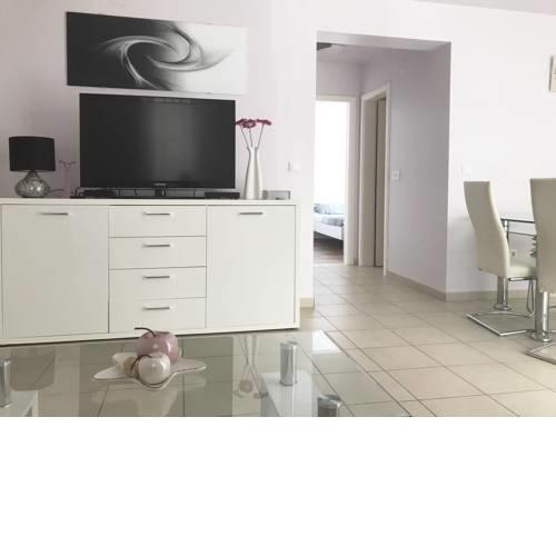 Lara Modern Apartment
