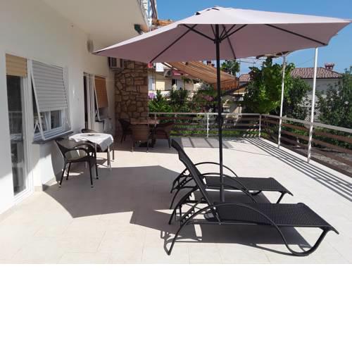 Large 3 BD 500m From The Sea Bike Friendly