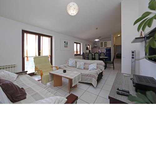 Larisa Apartment