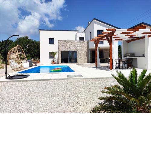 Lazy 8 Villa