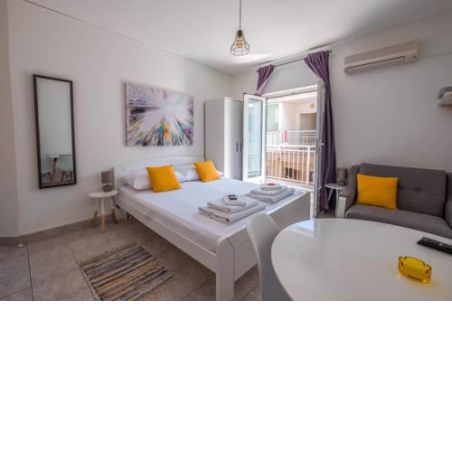 Lendas studio apartment