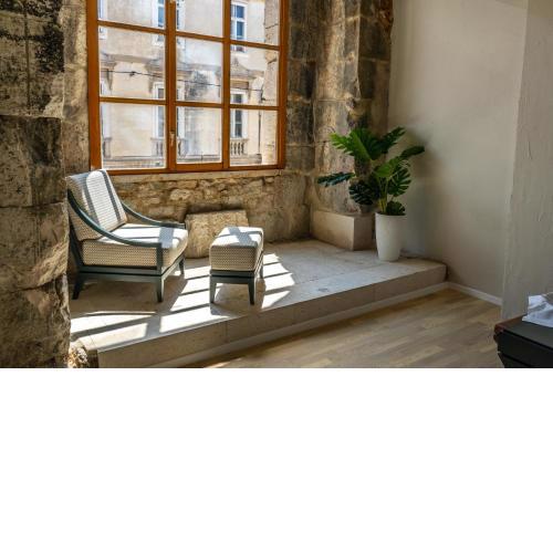 Leonis Rooms