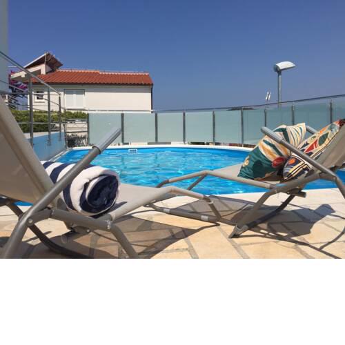 Linda beach&pool apartment