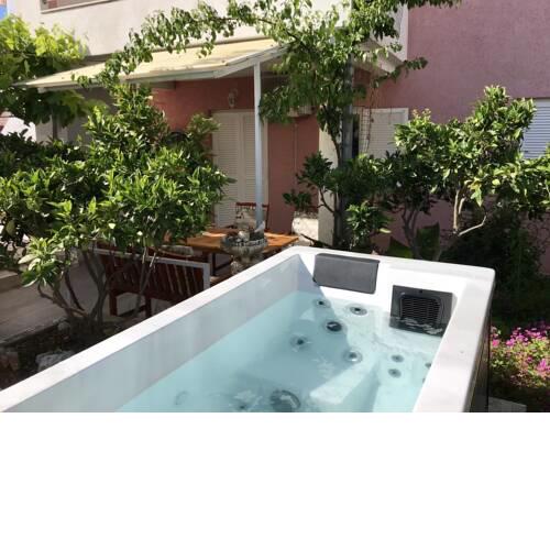 Linda’s pool&jacuzzi apartment