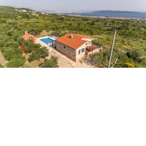 Lola - privacy, pool & view