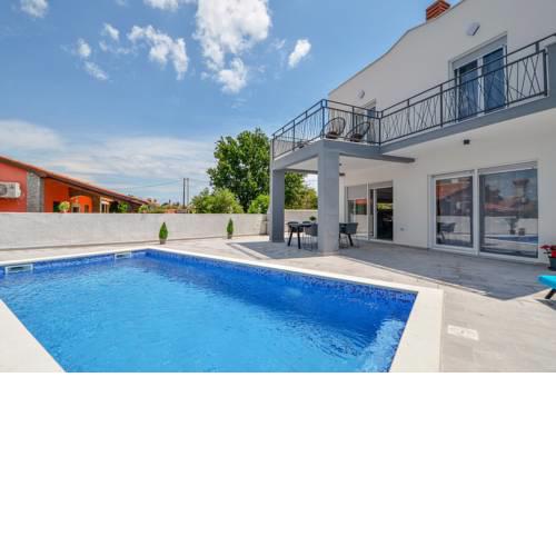 Lounge modern house with private pool ****