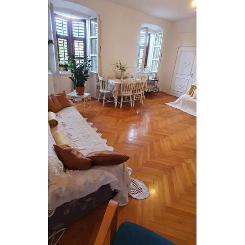 Love Home Pula
