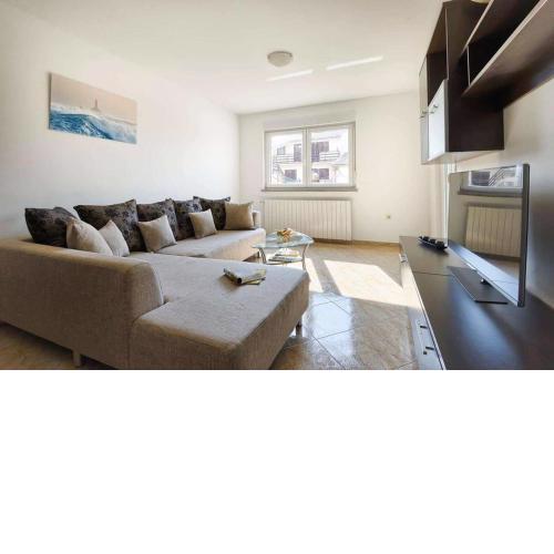 Lovely aparment Marko with balcony in Pula