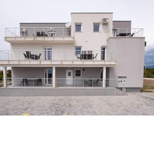 Lovely Apartment in Novalja near Seabeach and Town Centre