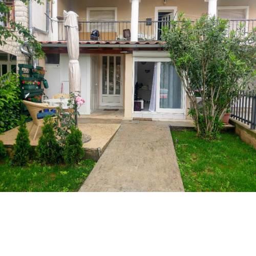 Lovely apartment with garden and terrace