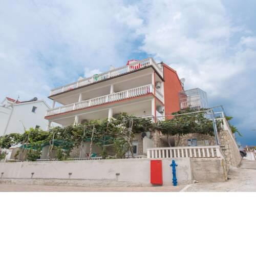 Lovely Holiday Home in in Okrug Gornji near Sea