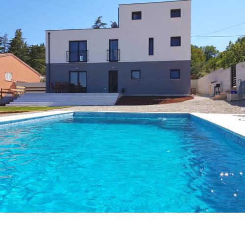 Lovely villa with private pool,close to the sea