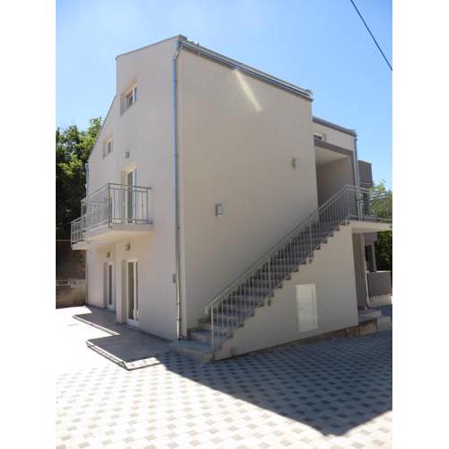 Luka Apartments