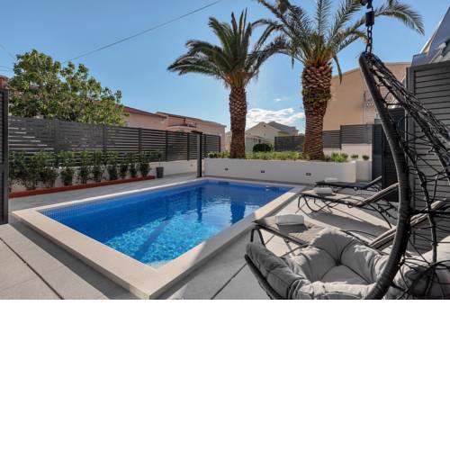 Lulani pool apartment