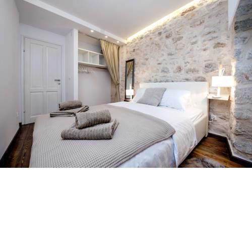 Luna Rooms and Studios