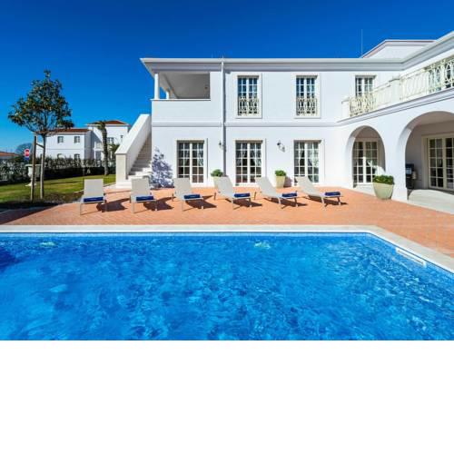 Spacious Villa in Vabriga with Pool