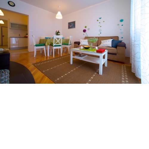Luxe 3BR Apartment Split