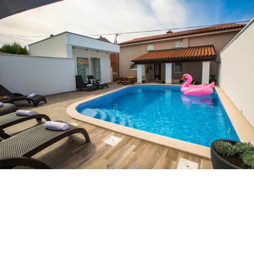 Luxurious Apartment Elis with Private Pool