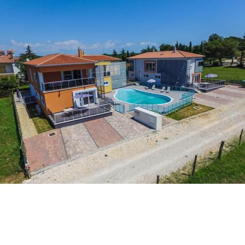 Luxurious Apartment in Funtana with Swimming Pool