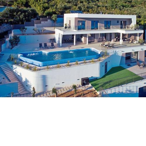 Luxurious Villa ADA; hot tub, sauna, gym, pool
