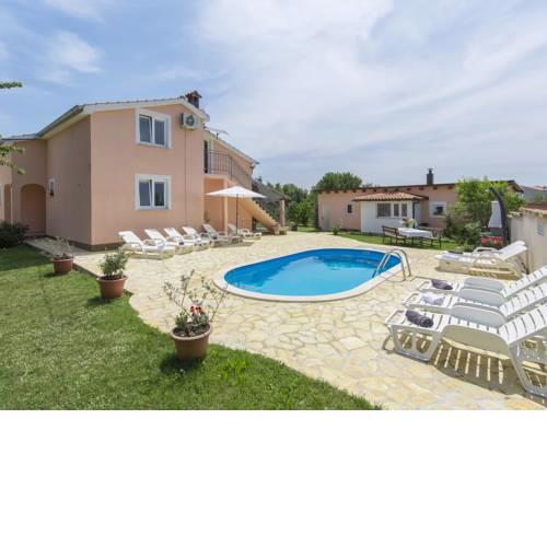 Luxurious Villa in Kastelir-Labinci with Swimming Pool