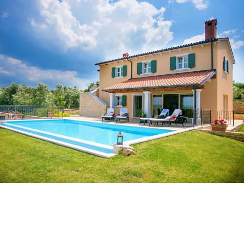 Luxurious Villa with Swimming Pool in Sveti Lovrec